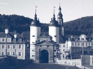 Seiler & Genossen präsentieren sich auf ihrer Internetseite mit dieser Heidelberger Architektura: Als Raubritter dieser Zeit > von Burgmauern geschützt. 